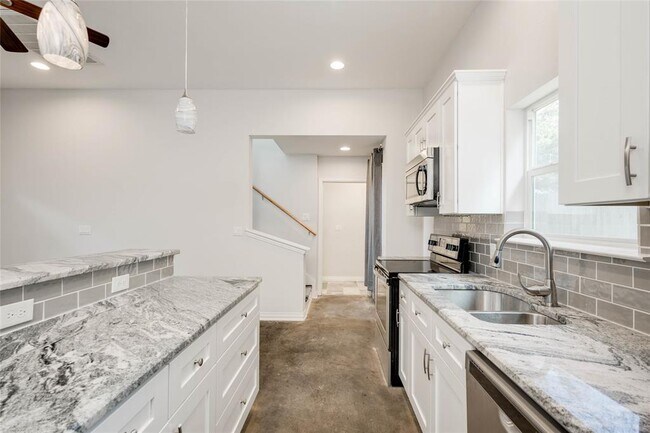 Building Photo - 811 Gunter St