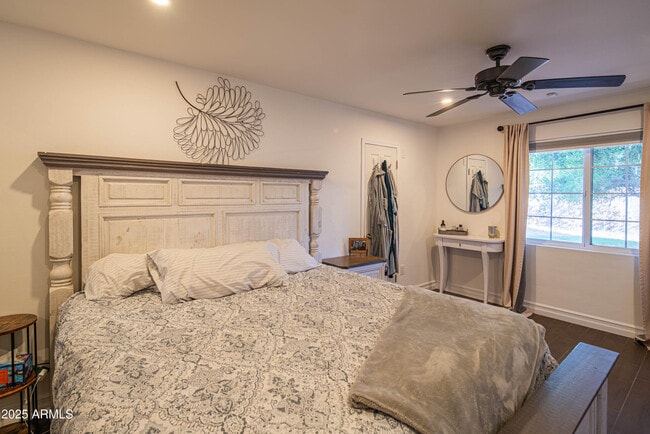 Building Photo - 1909 E Bethany Home Rd