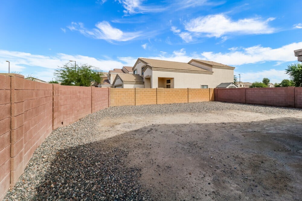 Building Photo - 21790 W Ashleigh Marie Dr