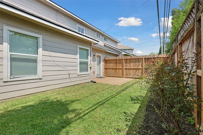 Building Photo - 1115 Eden Park Ln