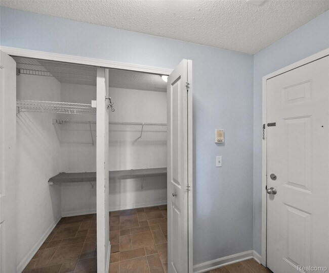 Building Photo - 101 Fieldcrest St