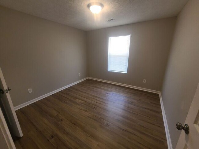 Building Photo - Gorgeous 3BR 2.5BA Home w/ Renovated Kitchen • Fenced Backyard• Garage Parking in Jonesboro