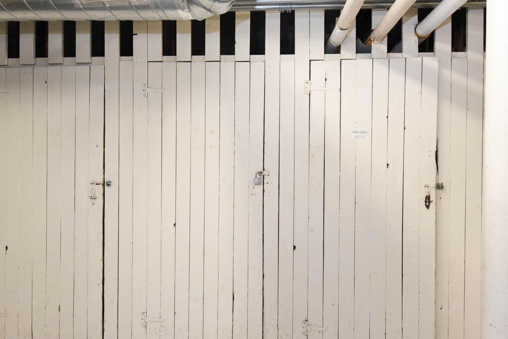 Building Photo - 1421 W Hutchinson St