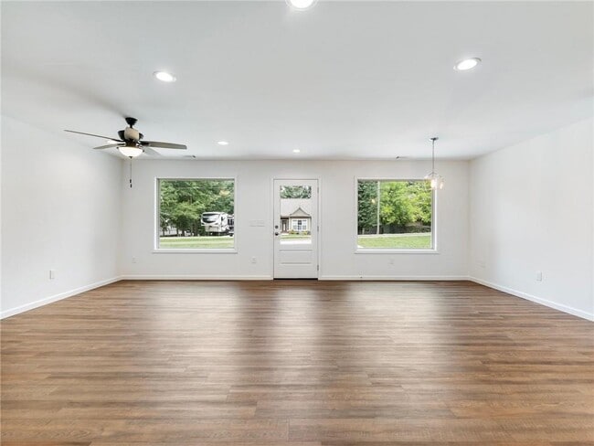 Building Photo - 8083 Beachwood Dr
