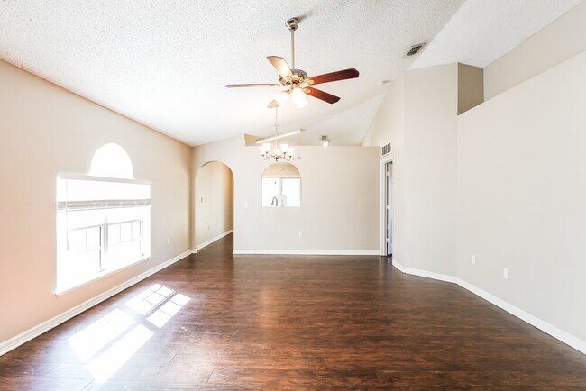 Building Photo - 2688 Whispering Trails Dr