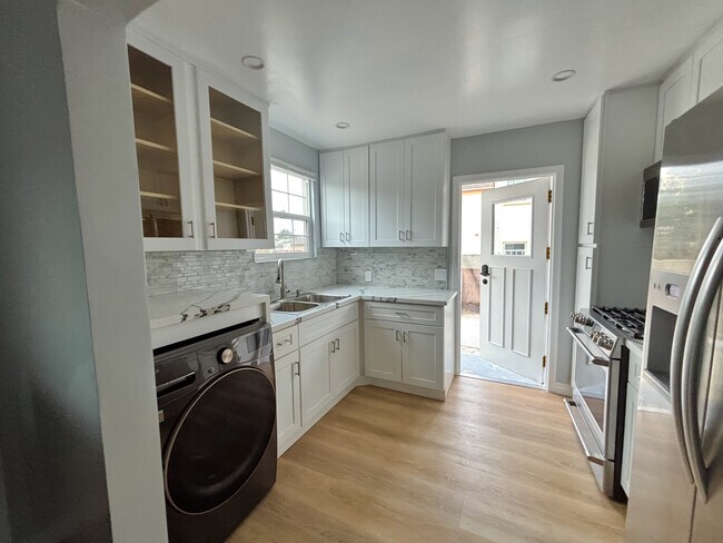 Kitchen - 10506 Haas Ave
