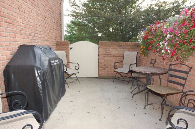 Building Photo - 8336 Verbena Ln