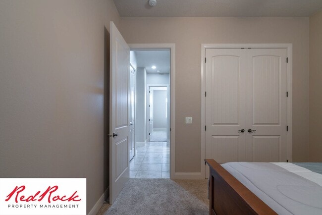 Building Photo - Minimally Furnished home in Little Valley!