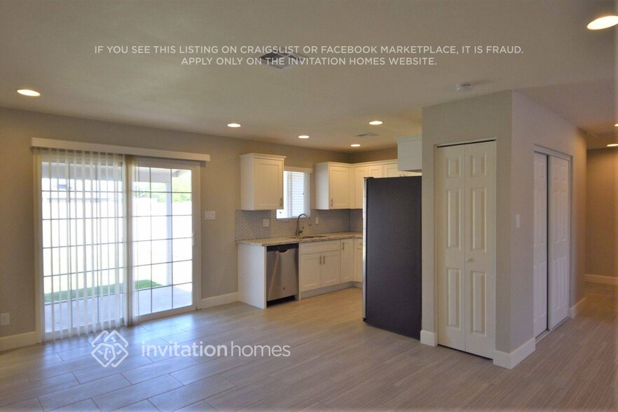 Building Photo - 1222 W Hermosa Dr