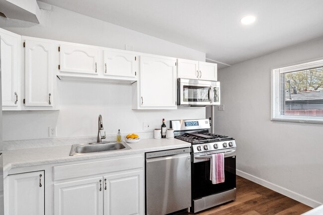 Building Photo - Large 3 bed home for Rent