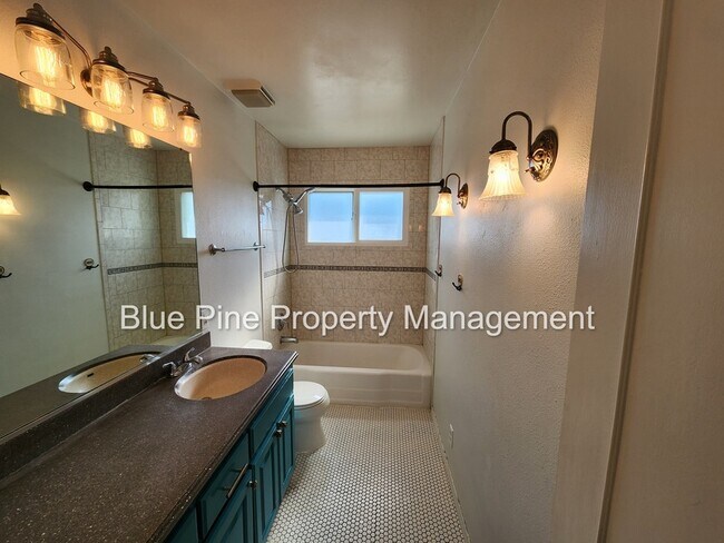 Building Photo - 1545 12th St