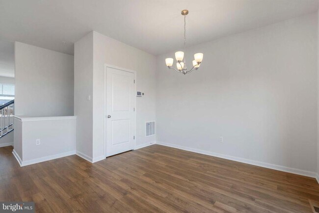 Building Photo - 462 Tiller St