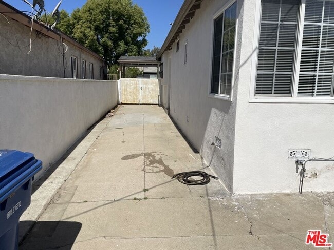 Building Photo - 2830 S Holt Ave