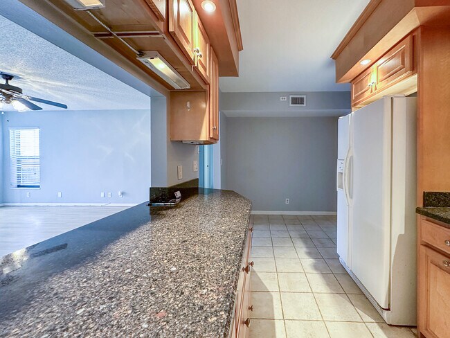 Building Photo - 1575 SW Silver Pine Way