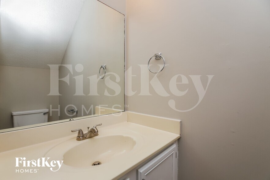 Building Photo - 1404 Chapel Hill Ln SW