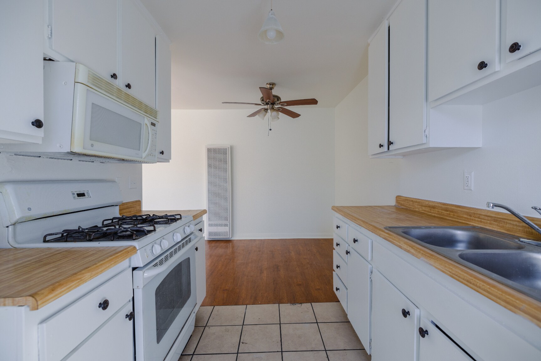 Building Photo - 8800 Cedros Ave