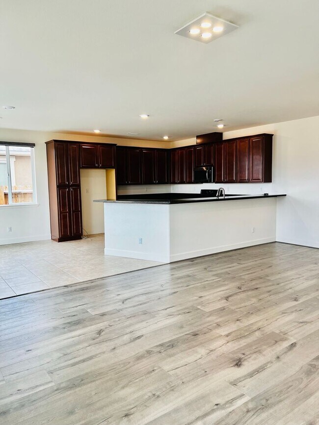Building Photo - 1114 Lahontan Dr