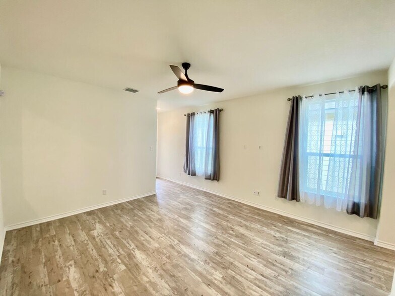 Building Photo - 344 Blacktail Dr