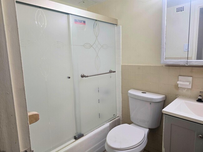 Building Photo - 3817 Ventnor Ave