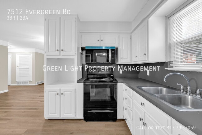 Building Photo - 7512 Evergreen Rd