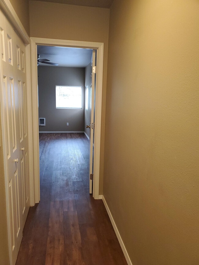 Building Photo - 3213 Center St NE