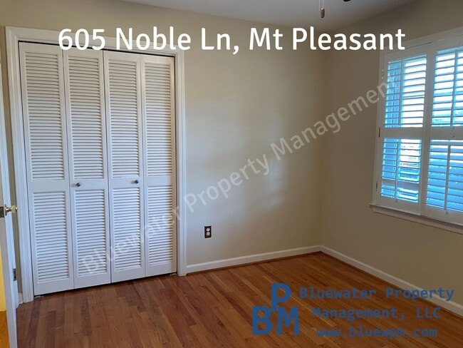 Building Photo - 605 Noble Ln