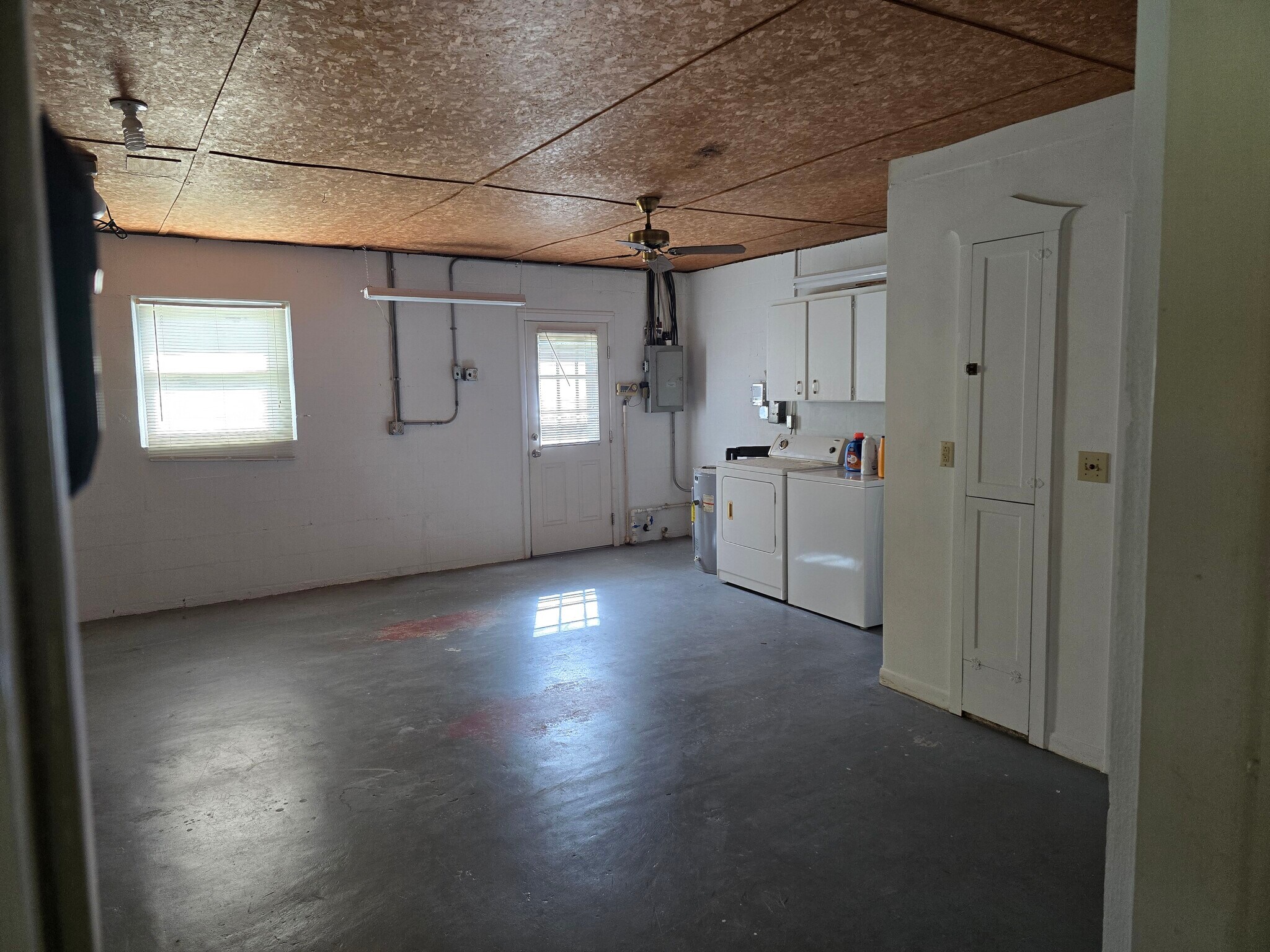 Building Photo - 412 Sunset Rd