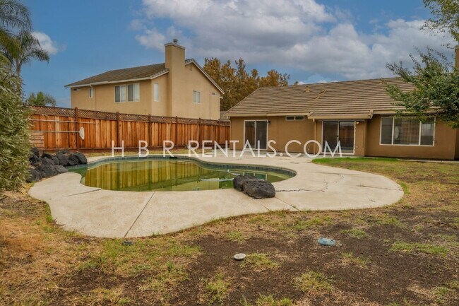 Building Photo - Single Story 3 bedroom home *SOLAR* *POOL*...