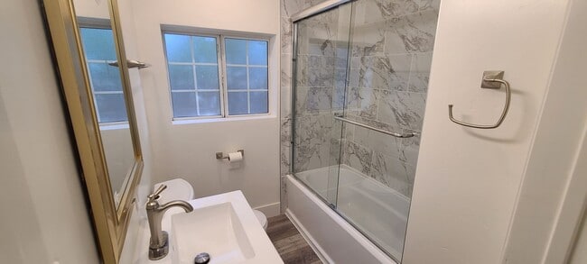 Building Photo - 1402 Clara Ln