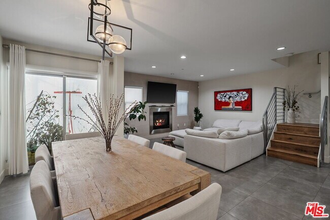 Building Photo - 11023 Fruitland Dr