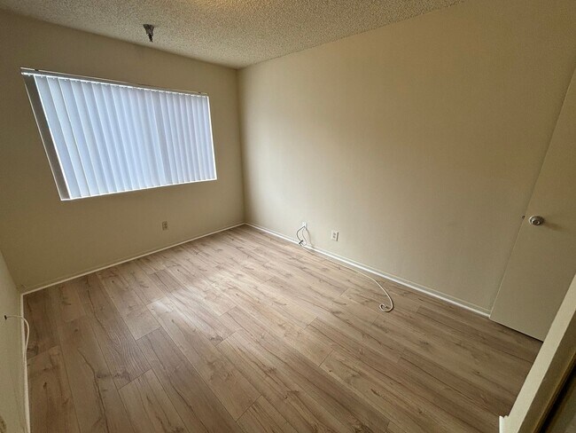 Building Photo - 10241 Commerce Ave