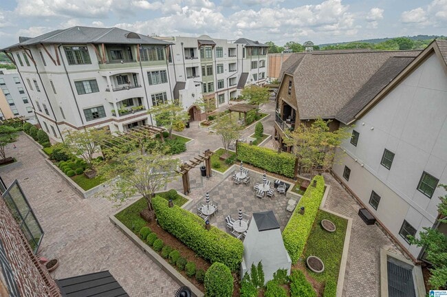 Building Photo - 350 19th St S