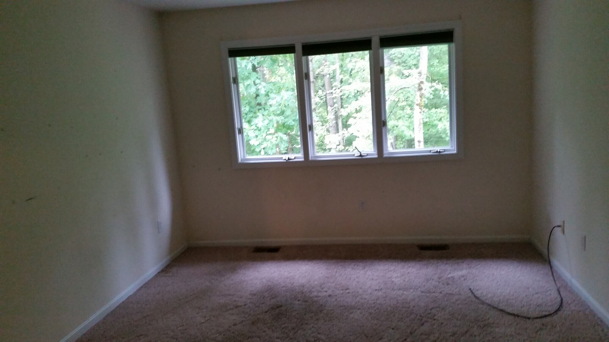 Building Photo - 8 Rosewood Ln
