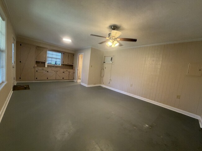 Building Photo - 11 Al Fox Cir
