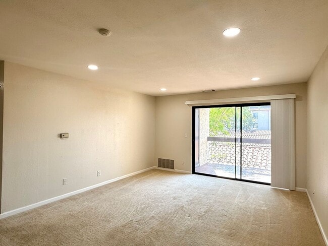 Building Photo - COMING SOON! | $2950 / 2 BR - GORGEOUS REMODELED CONDO IN CENTRAL NEWARK