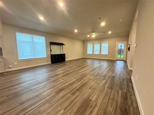 Building Photo - 14273 Lake Lodge Dr