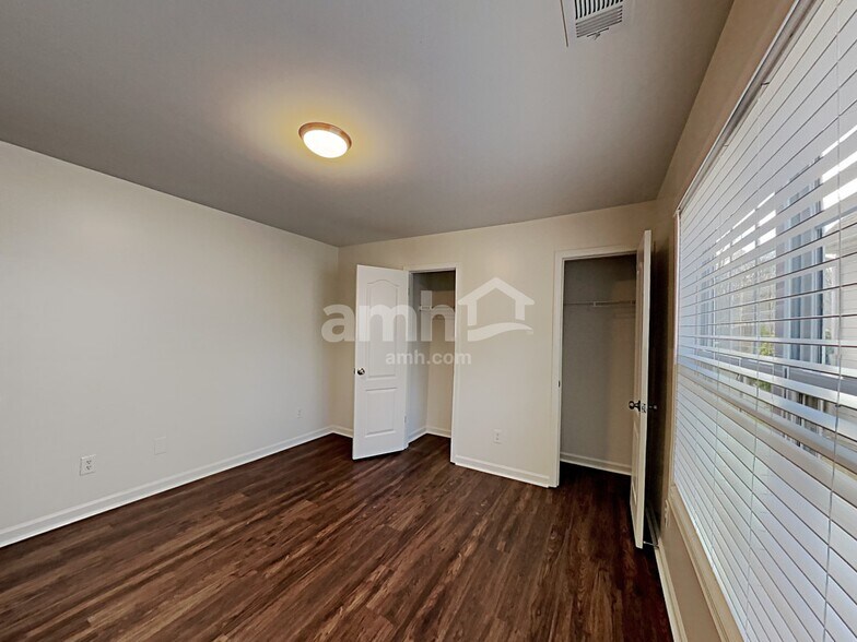 Building Photo - 2675 Sedgeview Way NE