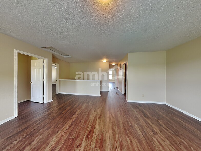 Building Photo - 6503 W Philadelphia Dr