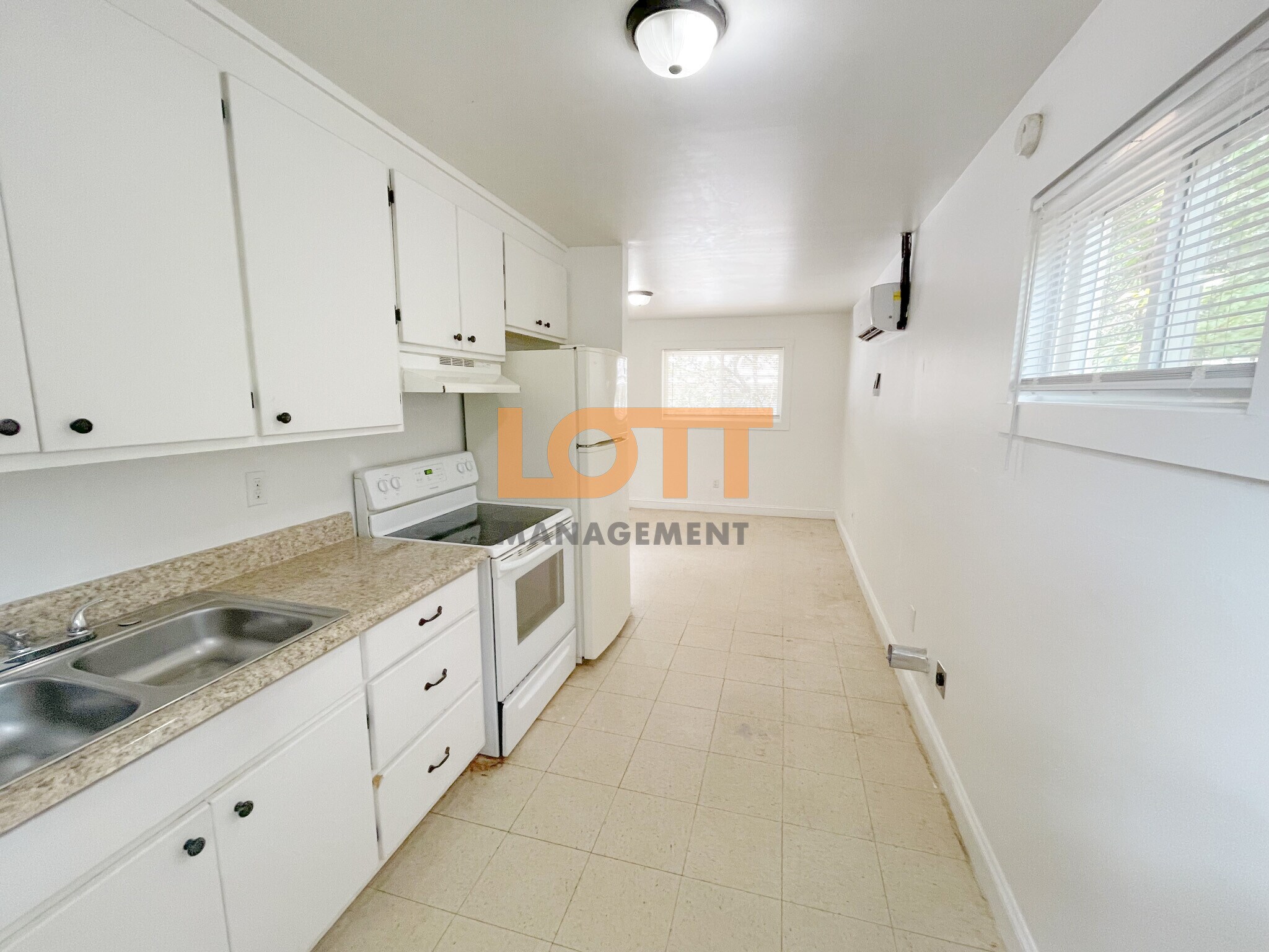 Building Photo - 10 Montis Dr