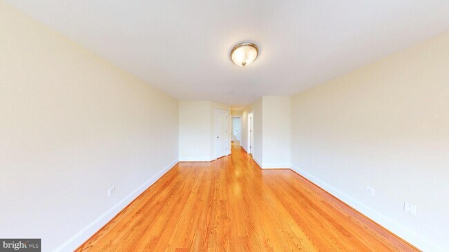Building Photo - 6403 Earlham Dr