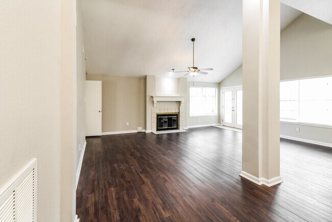 Building Photo - 3635 Lost Oak Dr