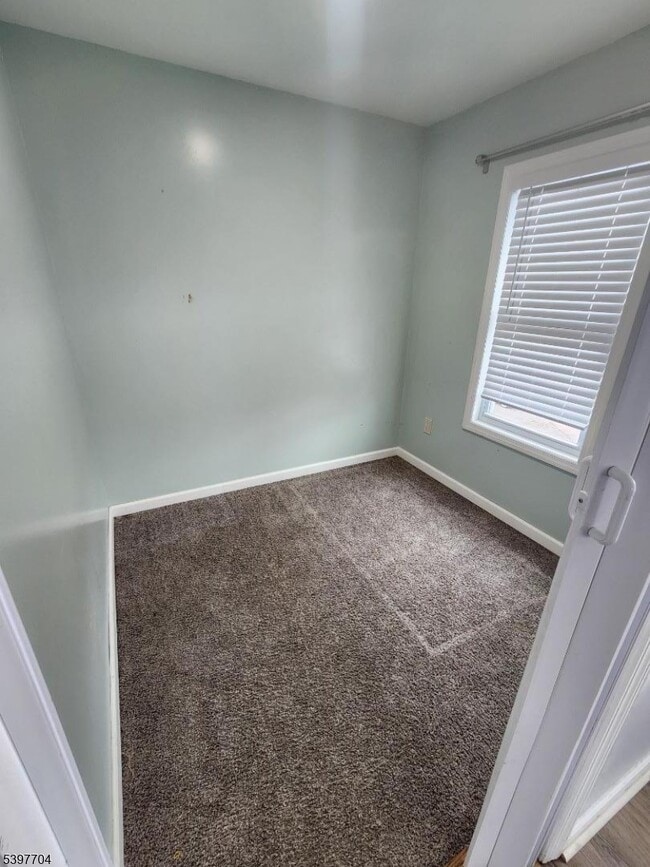 Building Photo - 30 E 15th St