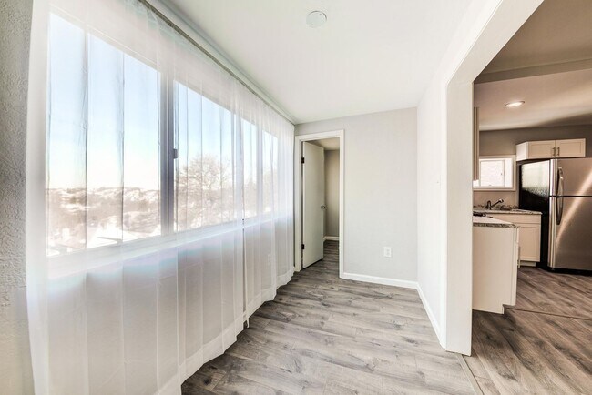 Building Photo - Stunning 3 bedroom home in Brookline available July 10!