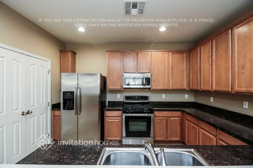 Building Photo - 3934 E Jasper Dr