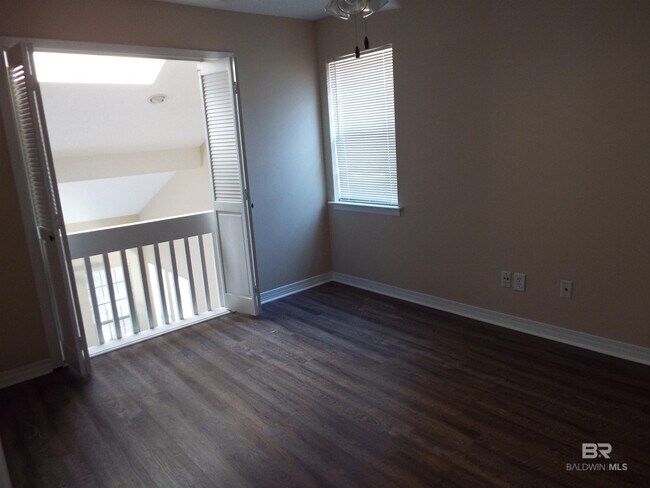 Building Photo - 200 Parma Dr