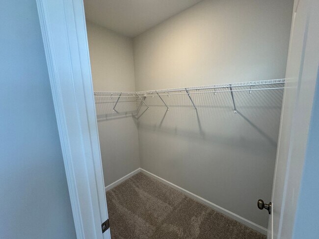 Building Photo - LIKE-NEW 4 Bed/4 Bath in N. Raleigh!