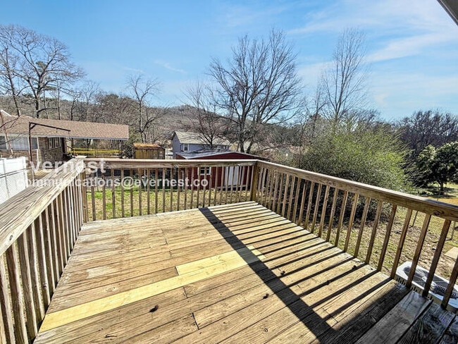 Building Photo - 6941 Suburban Terrace