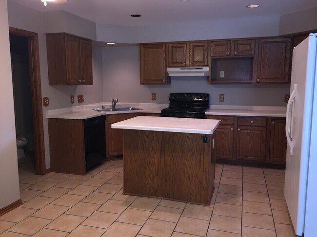 Kitchen - 701 Mink Ranch Rd