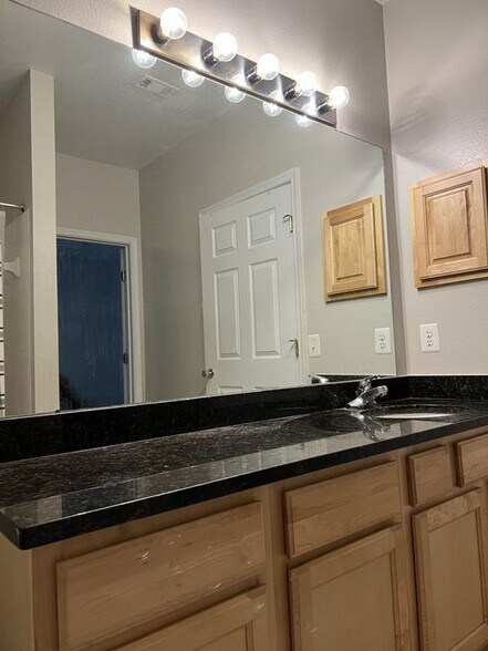 Building Photo - 1530 Spring Gate Dr.