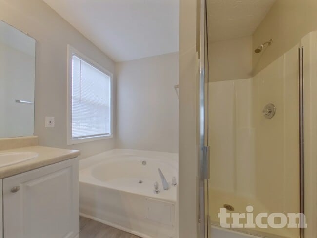 Building Photo - 25 Bermuda Cir